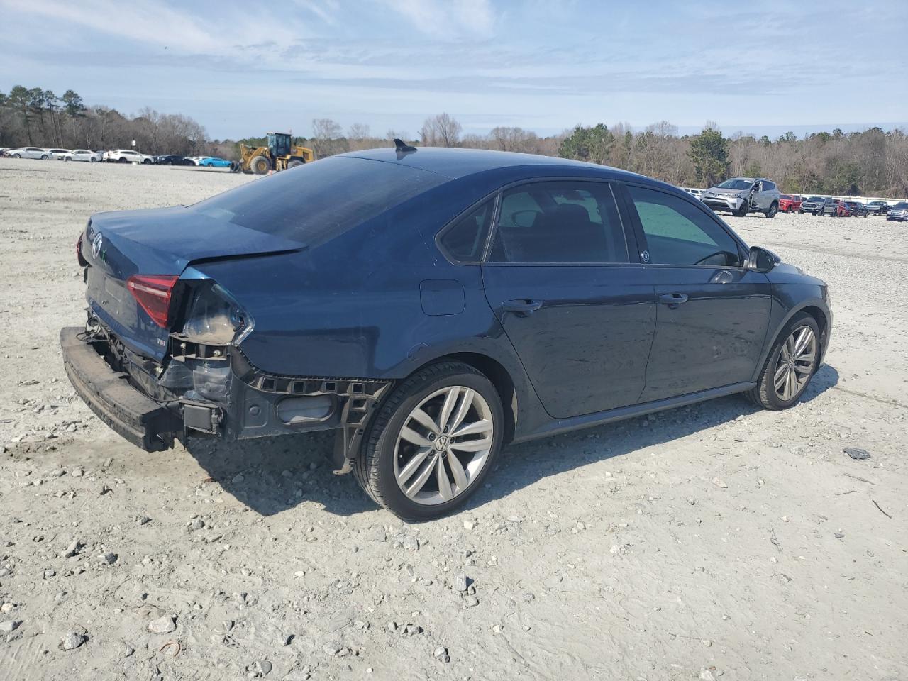2019 Volkswagen Passat - Image 3