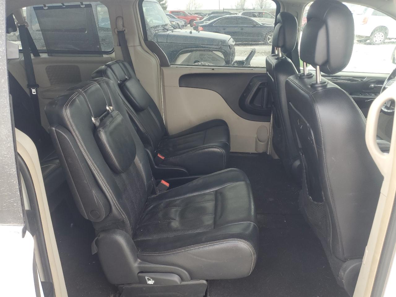 2013 Chrysler Town & Country - Image 11