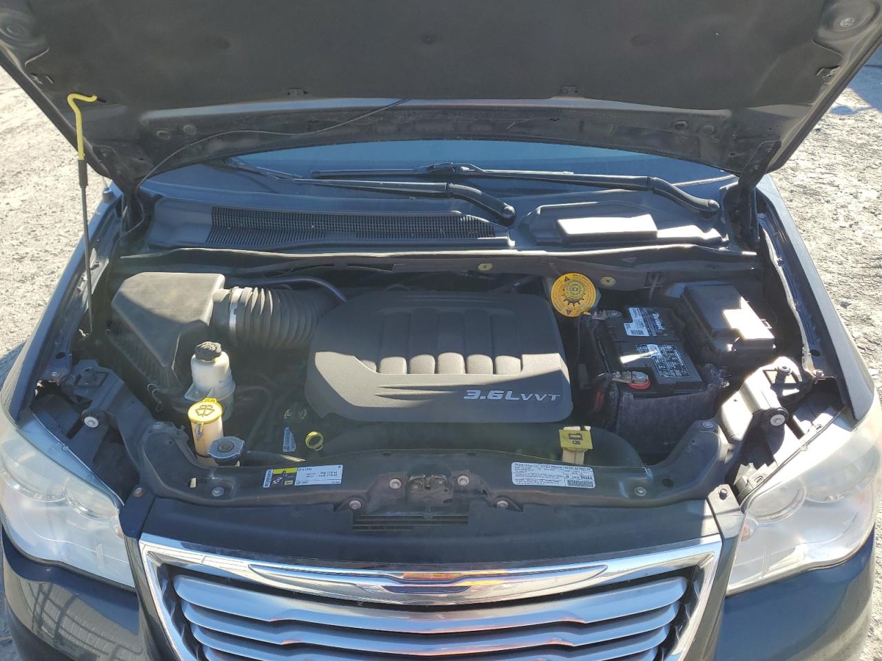2013 Chrysler Town & Country - Image 12