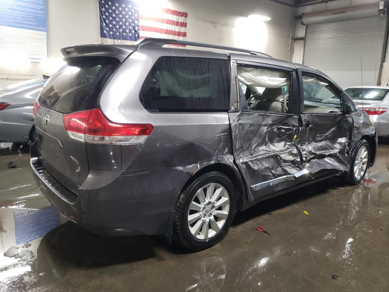 2014 Toyota Sienna - Image 3
