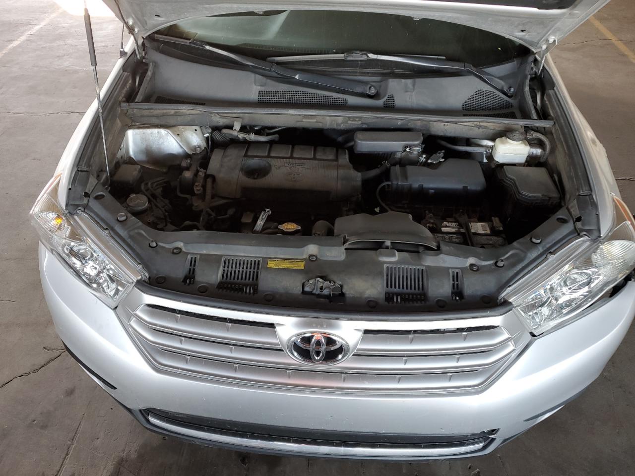 2011 Toyota Highlander - Image 11