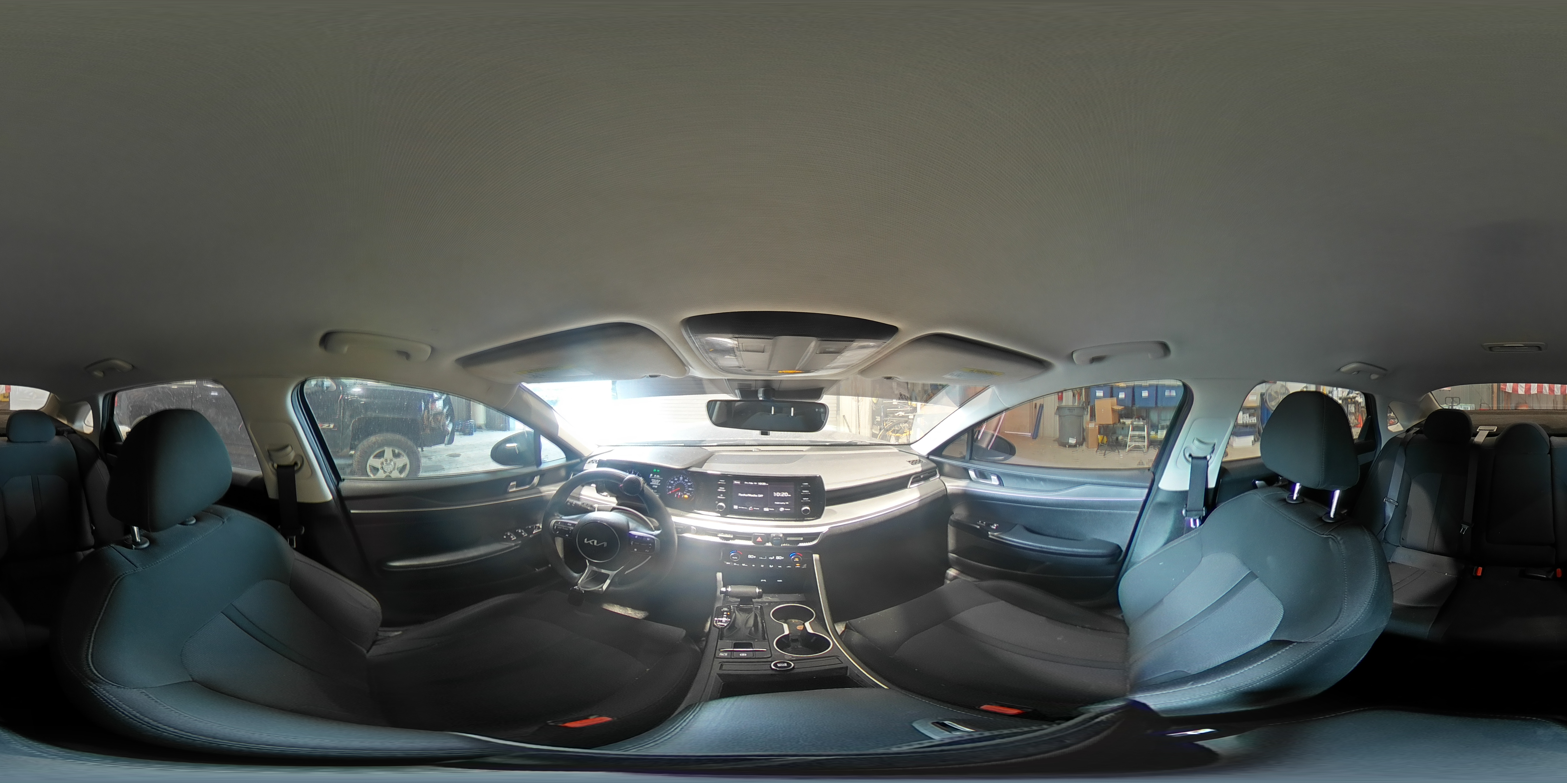 2022 Kia K5 - Image 13