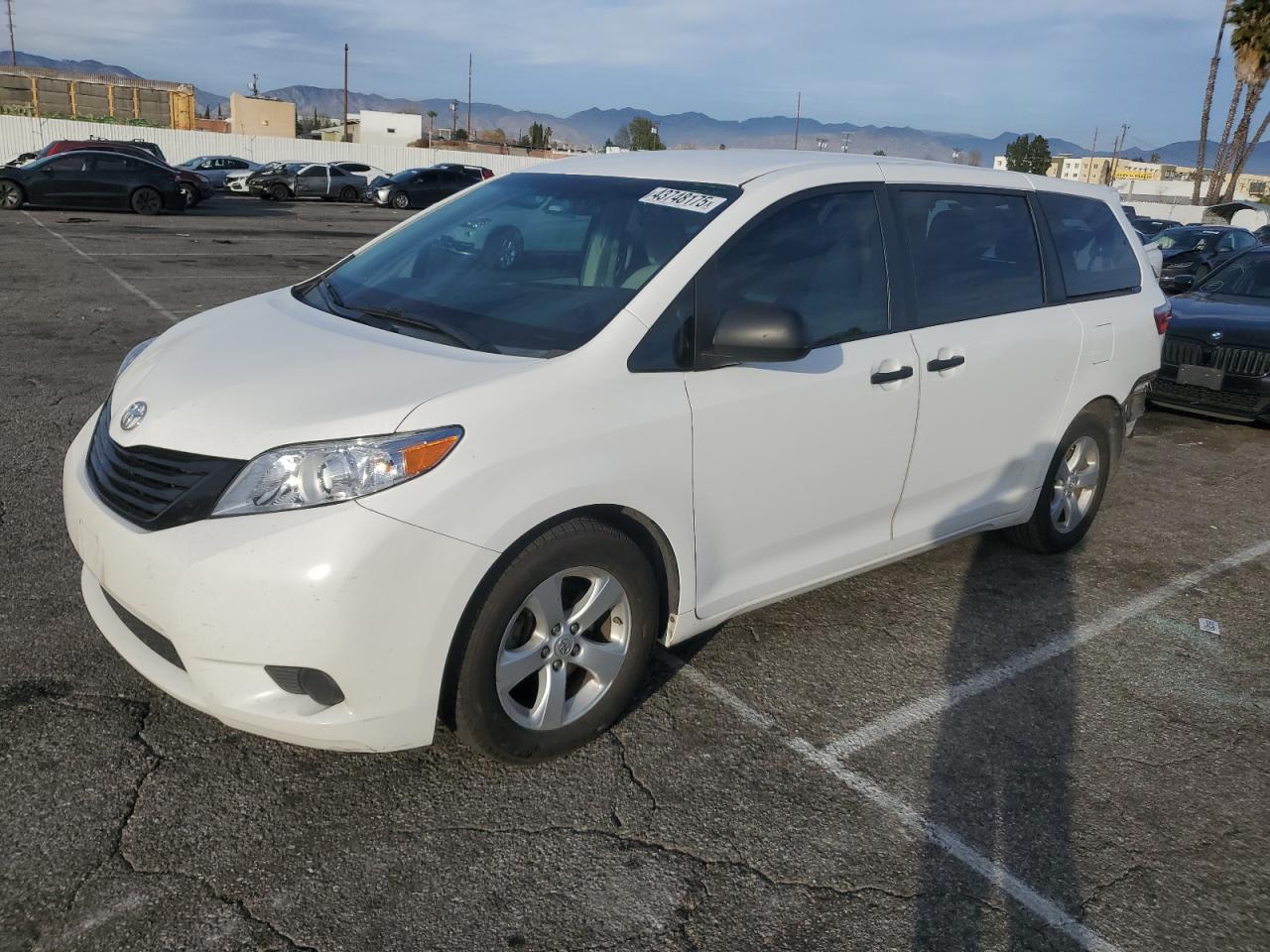 2015 Toyota Sienna - Image 1