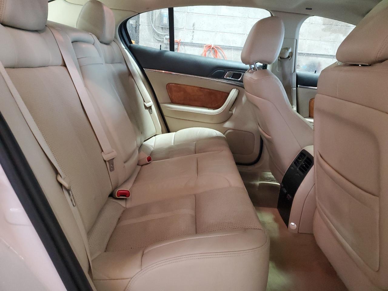 2012 Lincoln MKS - Image 10