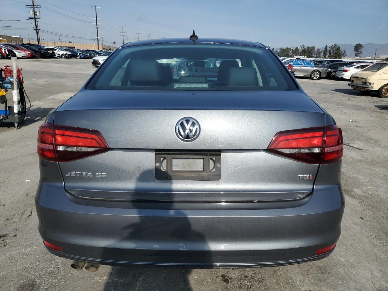 2018 Volkswagen Jetta - Image 6