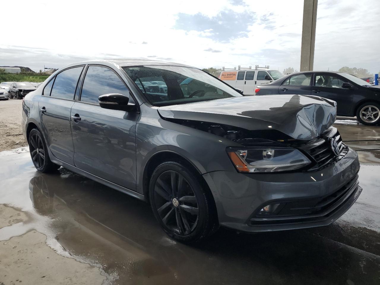 2018 Volkswagen Jetta - Image 4