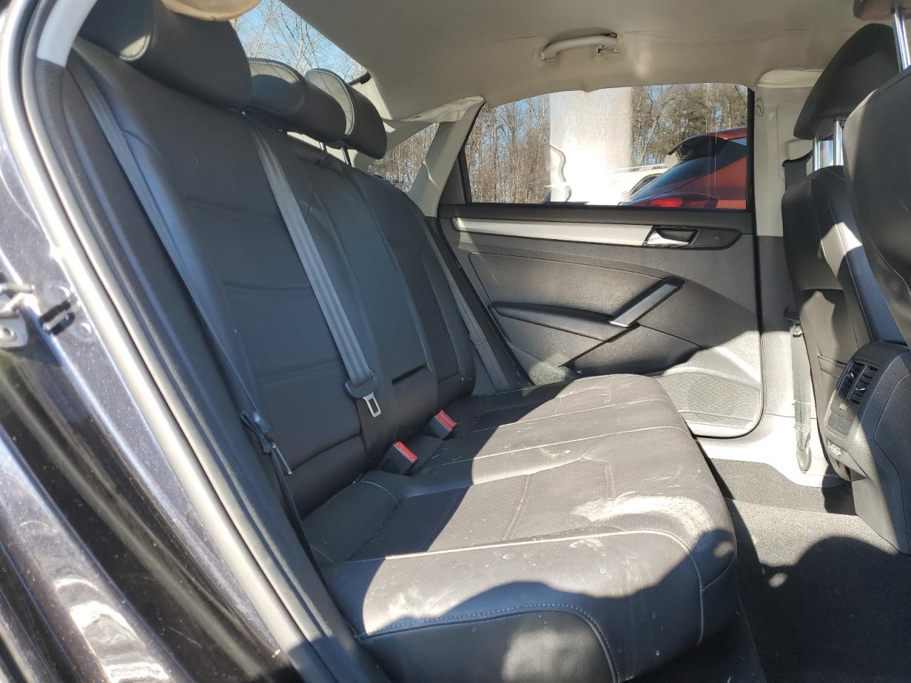 2021 Volkswagen Passat - Image 10