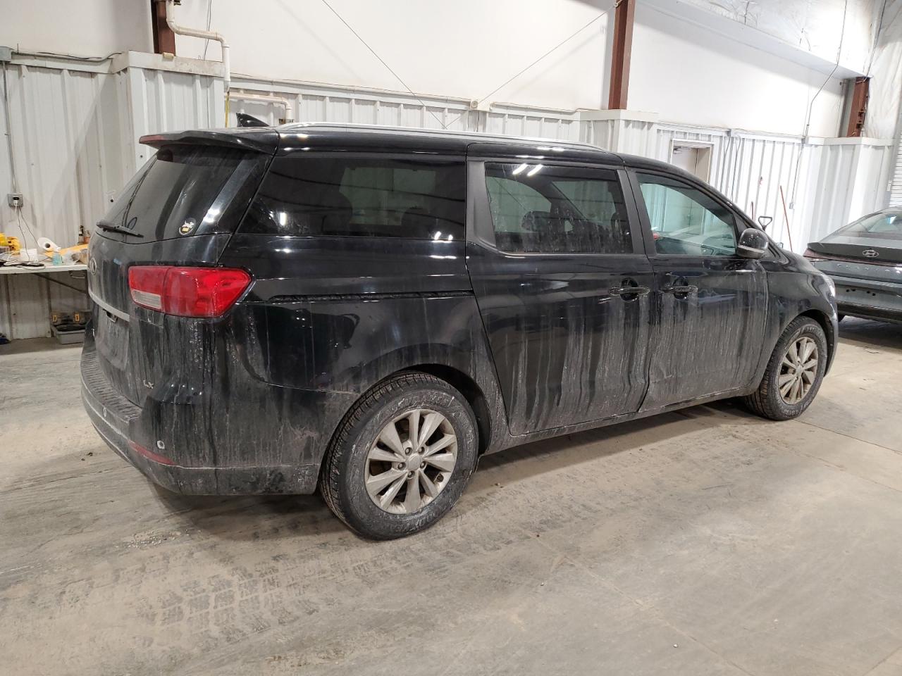 2017 Kia Sedona - Image 3