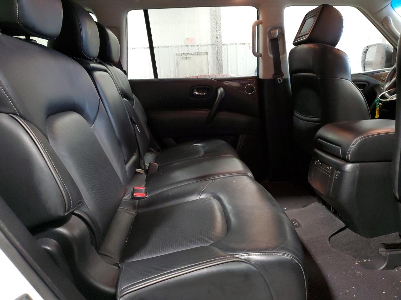 2015 Infiniti QX80 - Image 11