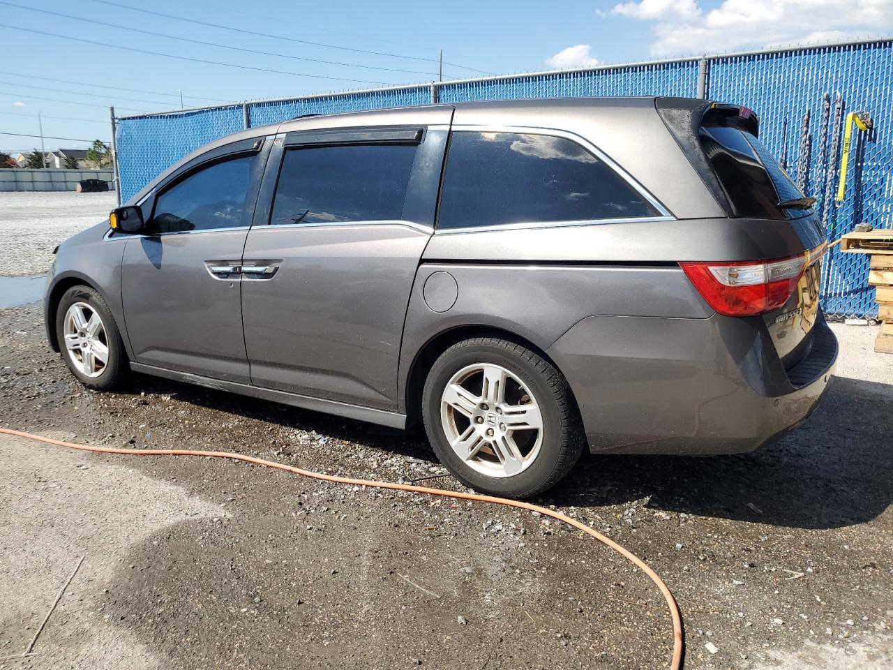 2011 Honda Odyssey - Image 2