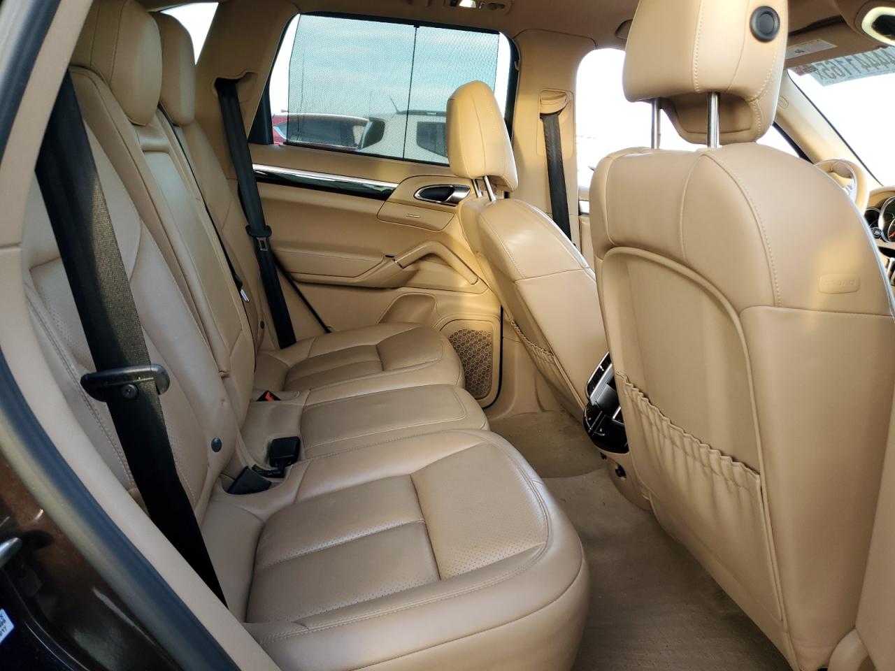 2015 Porsche Cayenne - Image 11