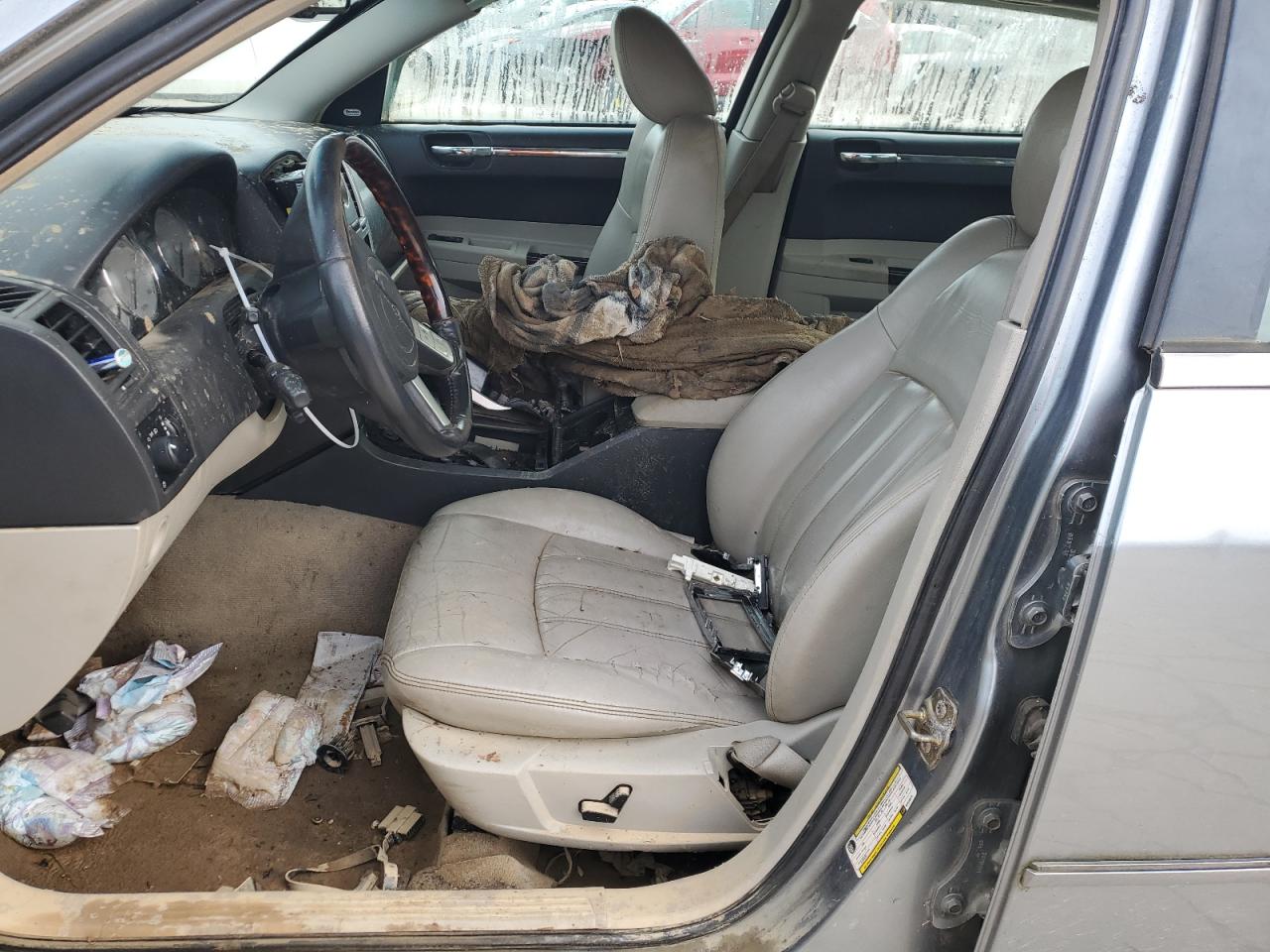 2006 Chrysler 300 - Image 7
