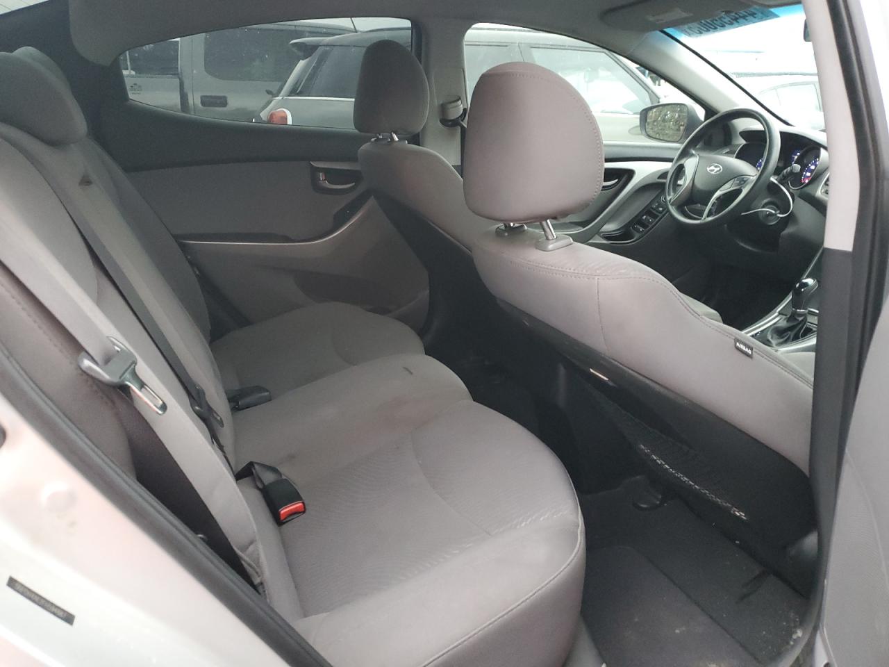2015 Hyundai Elantra - Image 10