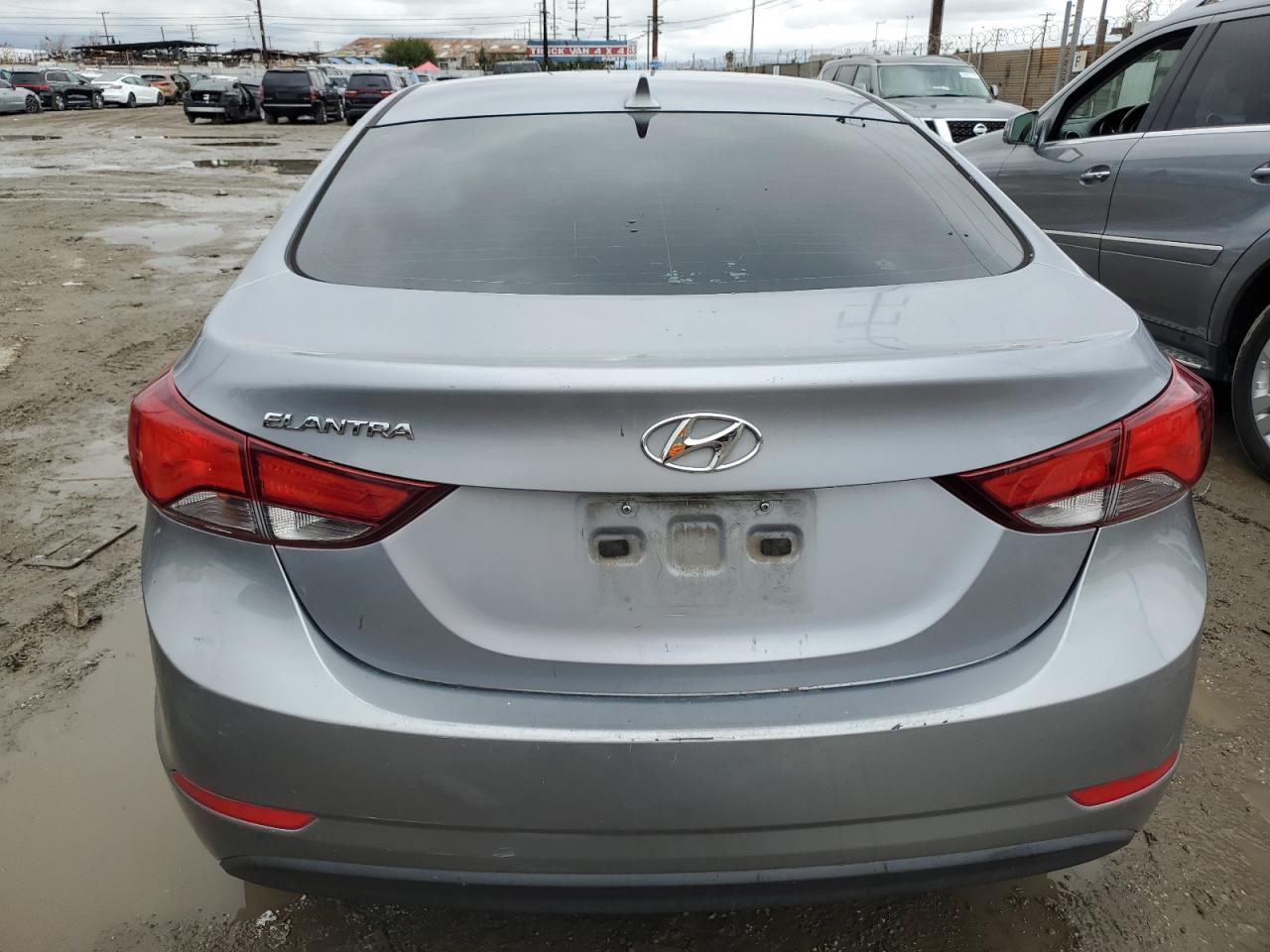 2015 Hyundai Elantra - Image 6