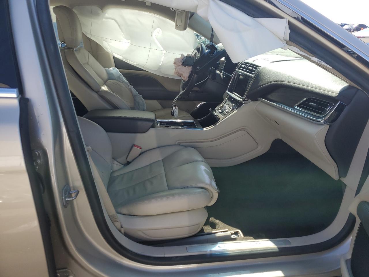 2017 Lincoln Continental - Image 7