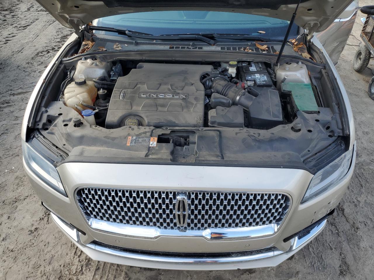 2017 Lincoln Continental - Image 11