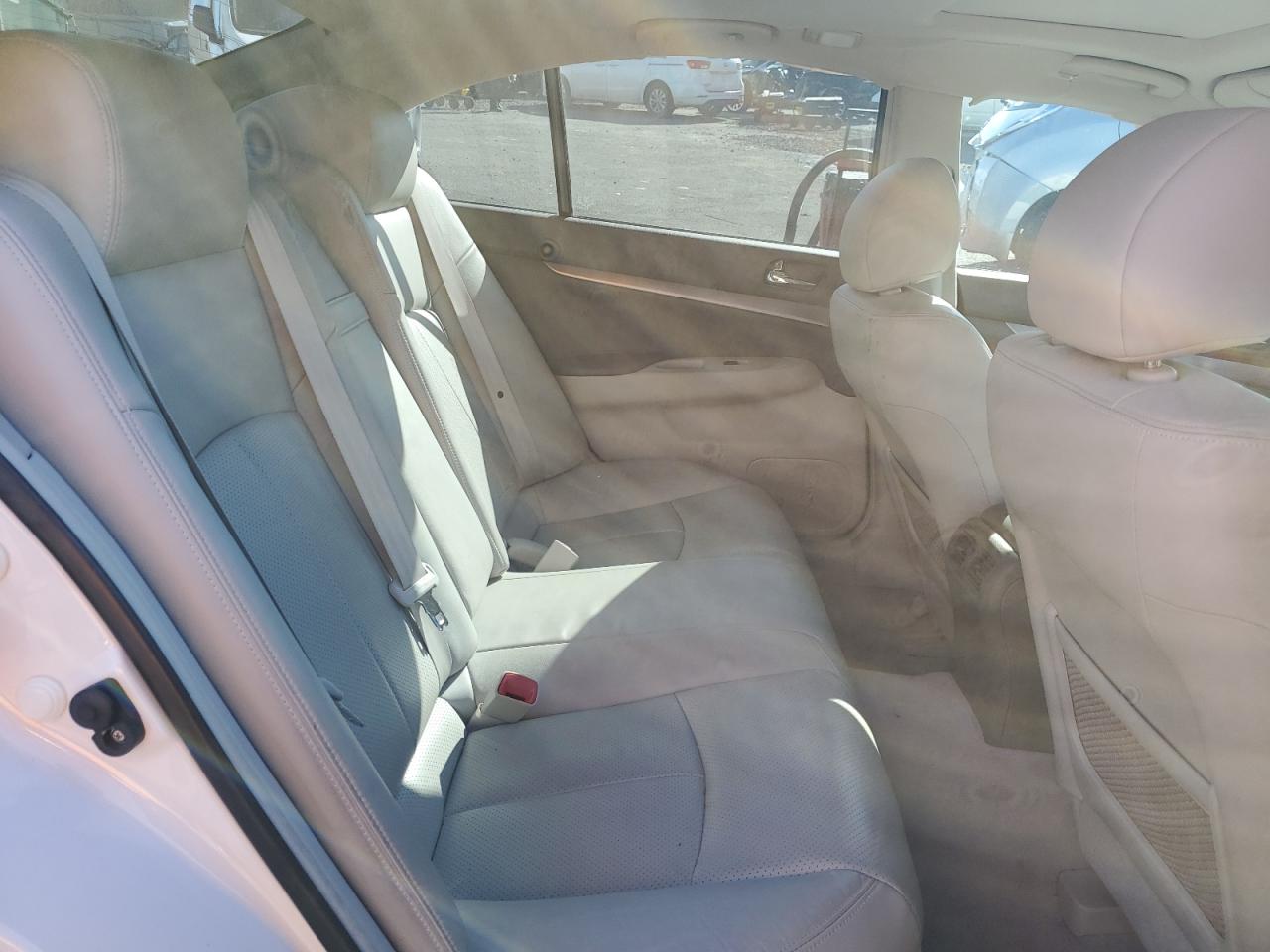 2011 Infiniti G - Image 10