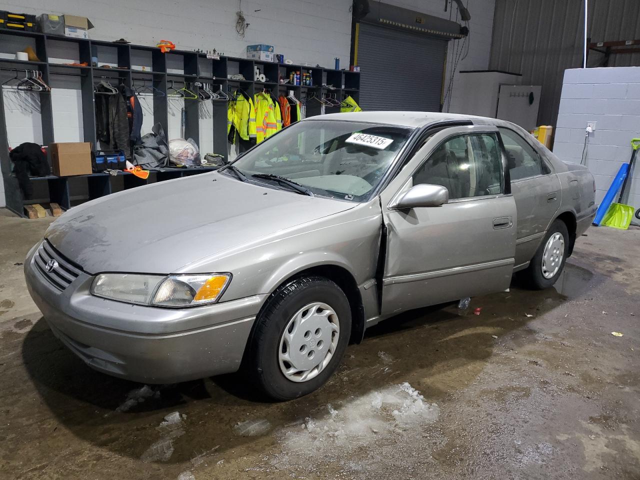 1999 Toyota Camry - Image 1