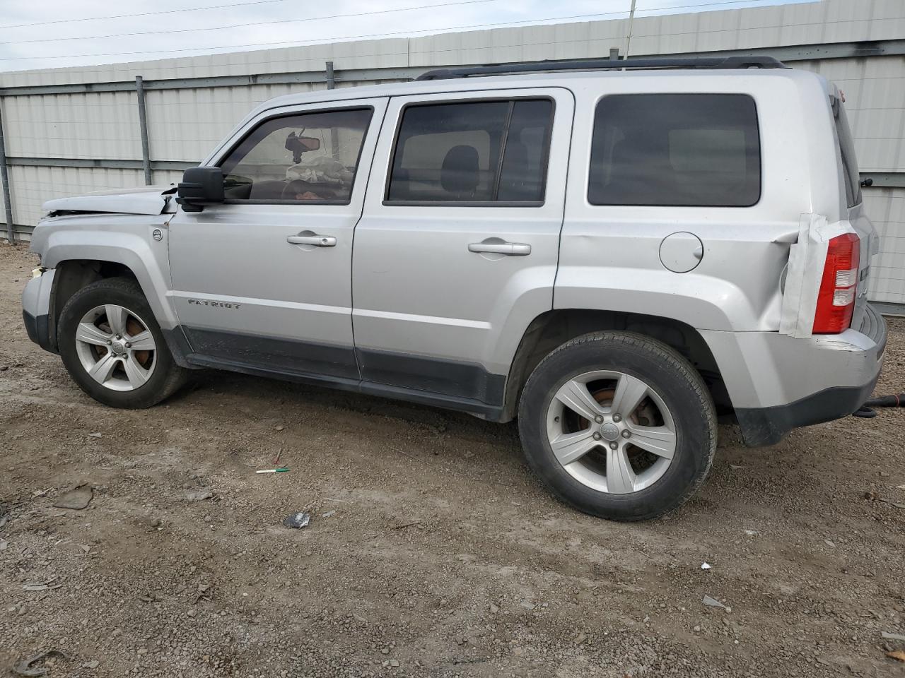 2013 Jeep Liberty (Patriot) - Image 2