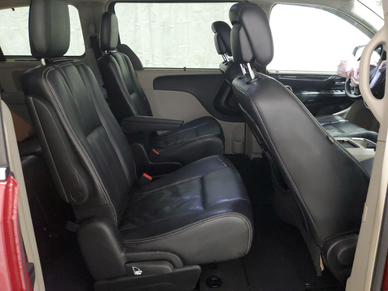 2013 Chrysler Town & Country - Image 11