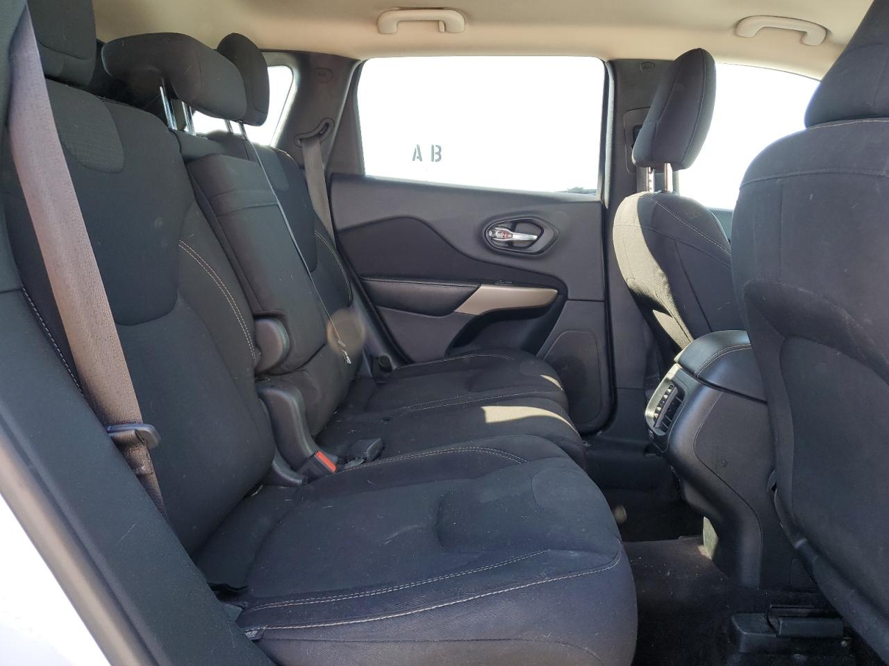 2017 Jeep Grand Cherokee - Image 11