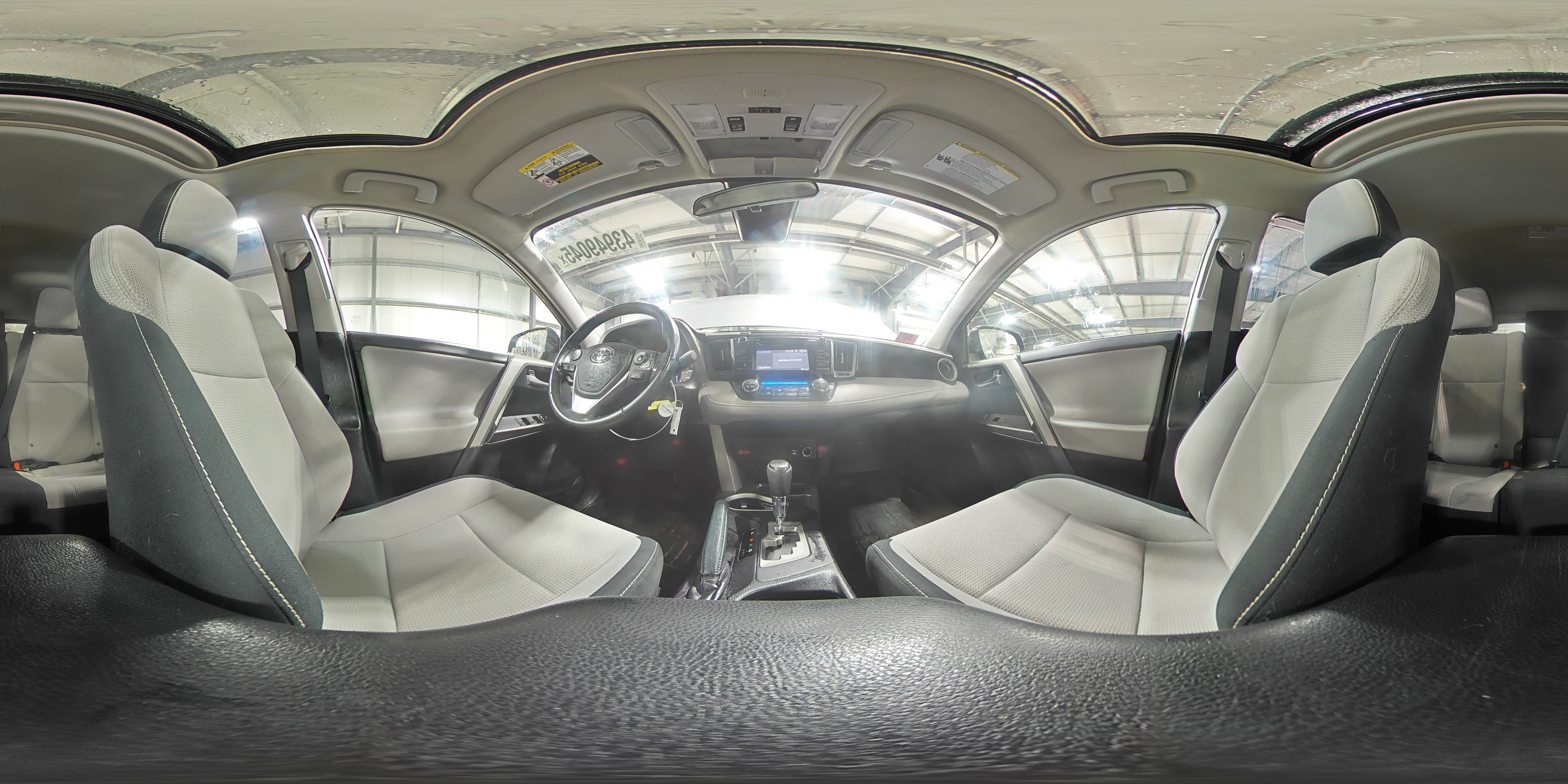 2018 Toyota RAV 4 - Image 15
