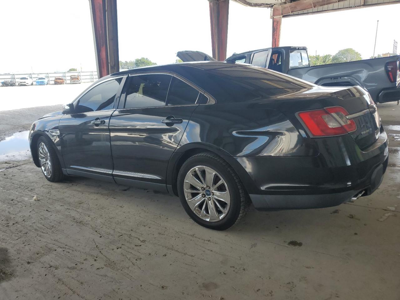2012 Ford Taurus - Image 2