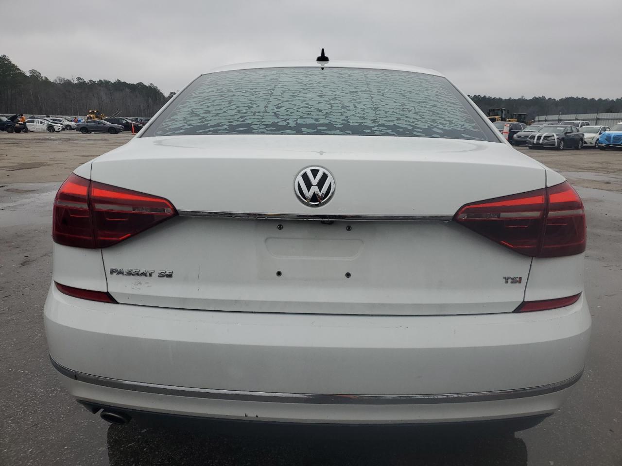 2017 Volkswagen Passat - Image 6