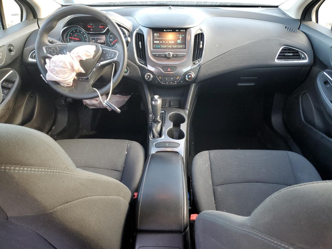 2018 Chevrolet Cruze - Image 8