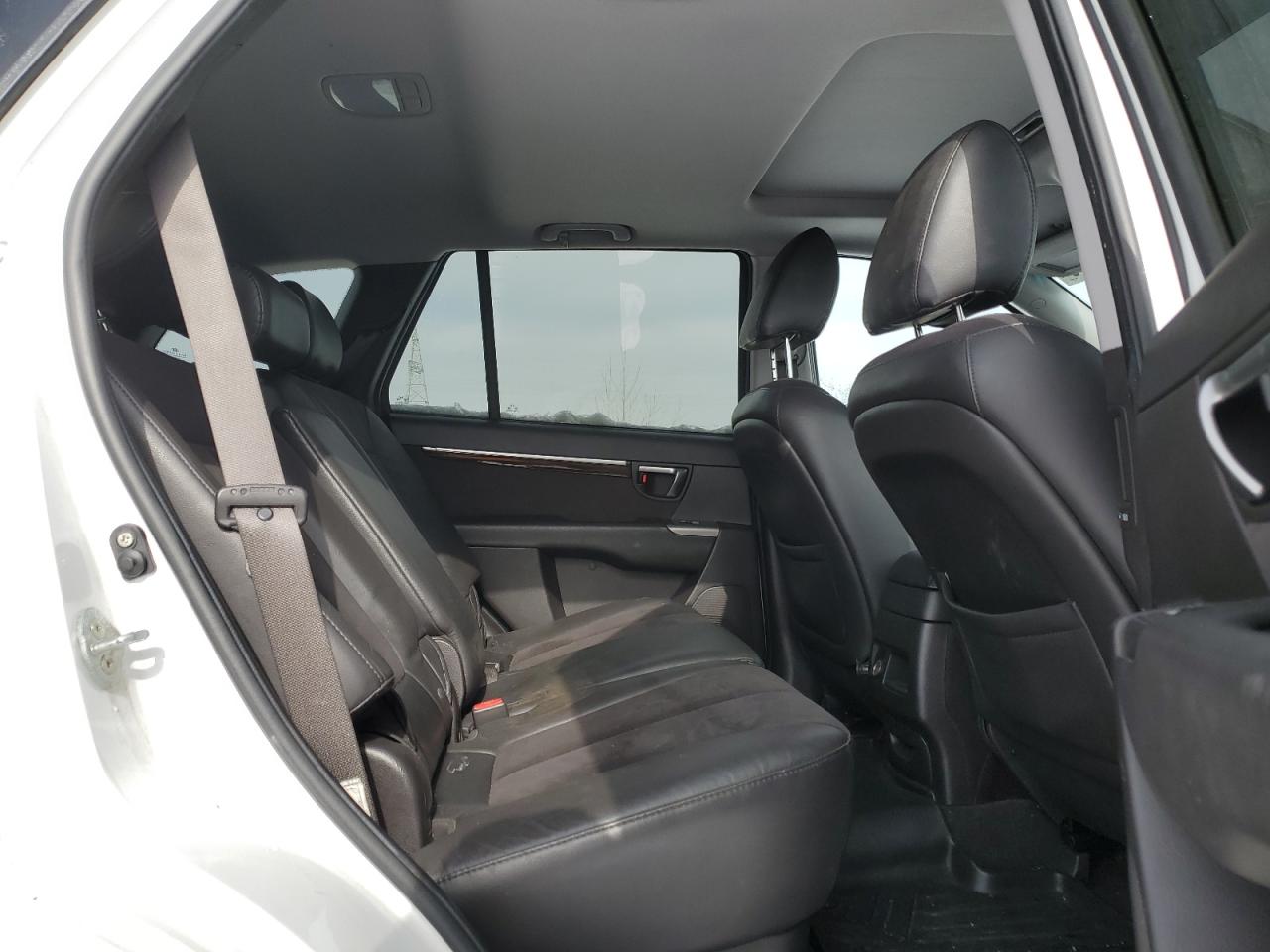 2010 Hyundai Santa Fe - Image 11