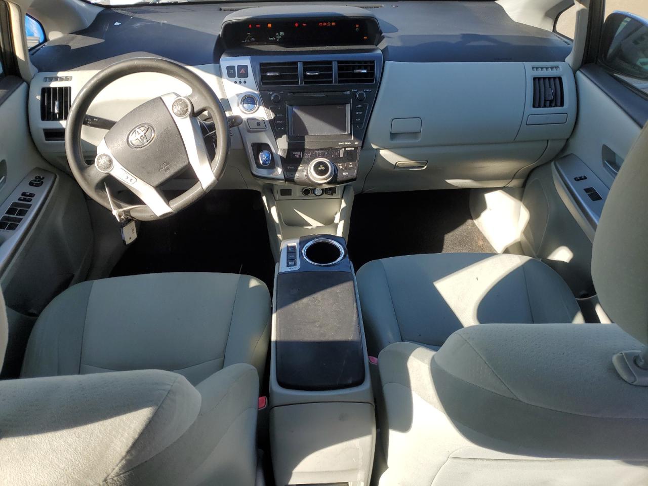 2012 Toyota Prius - Image 8