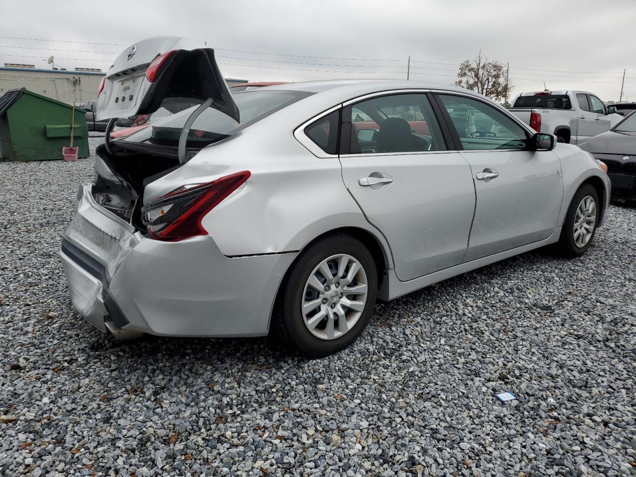 2017 Nissan Altima - Image 3
