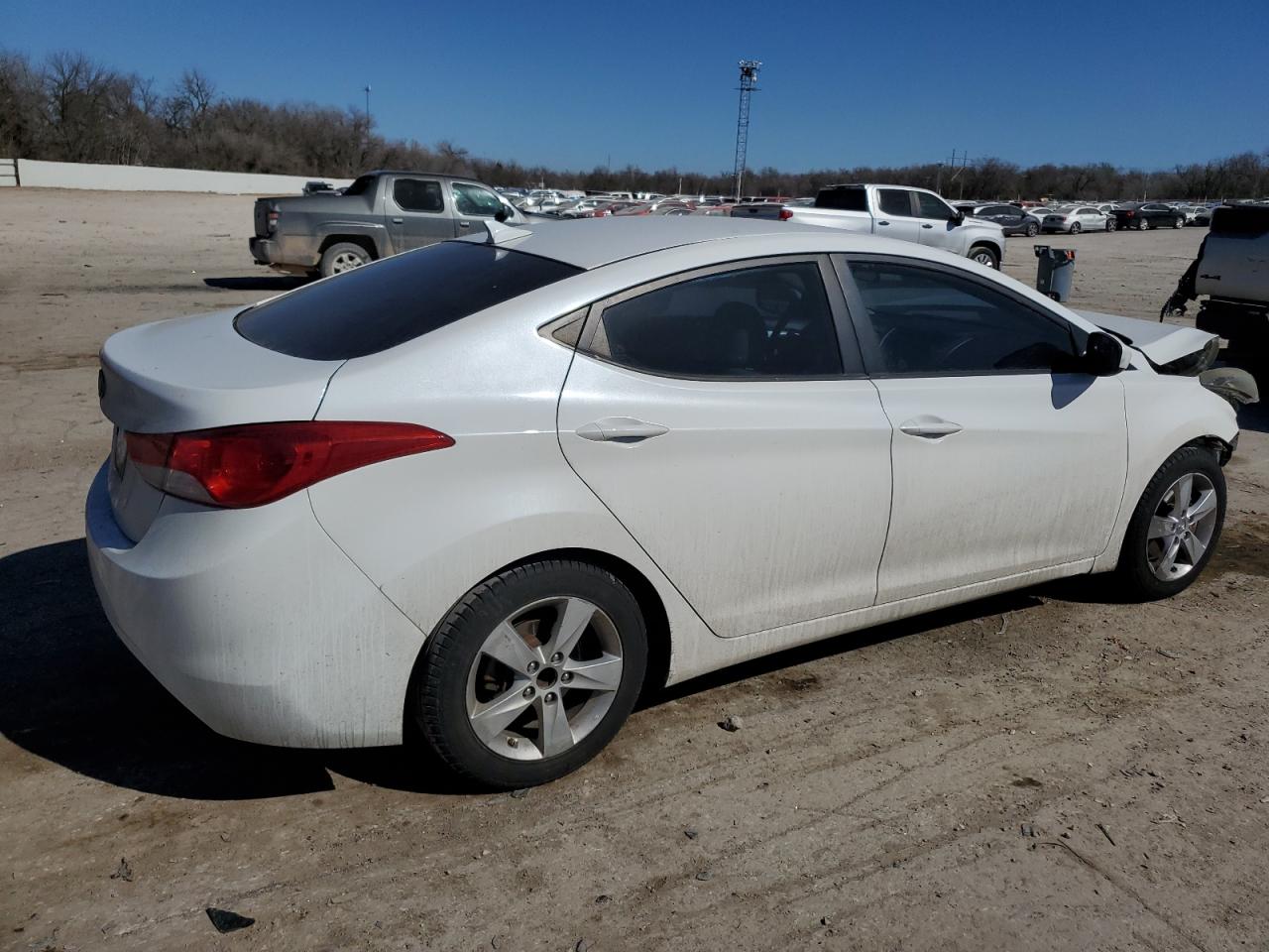 2013 Hyundai Elantra - Image 3