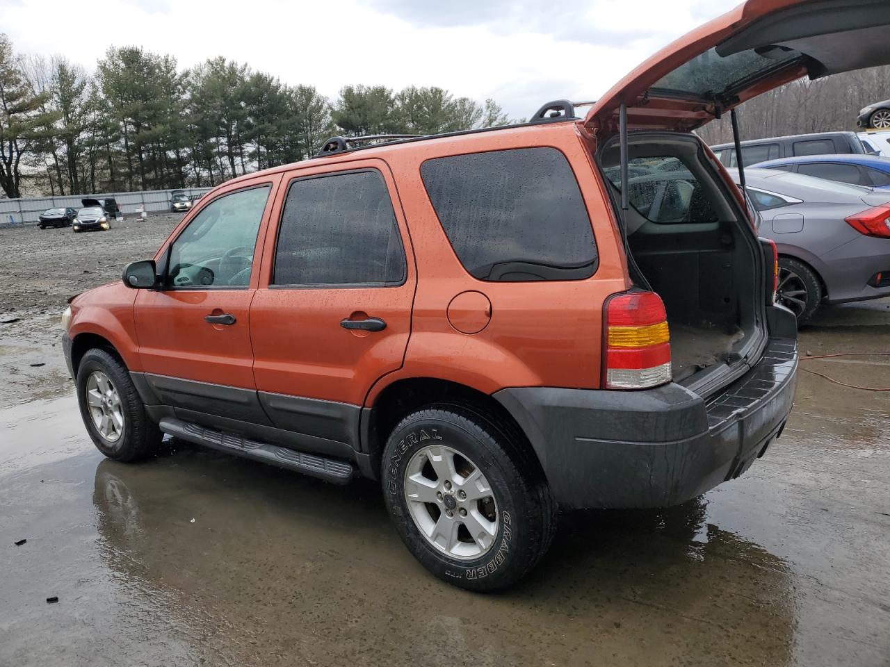2007 Ford Escape - Image 2