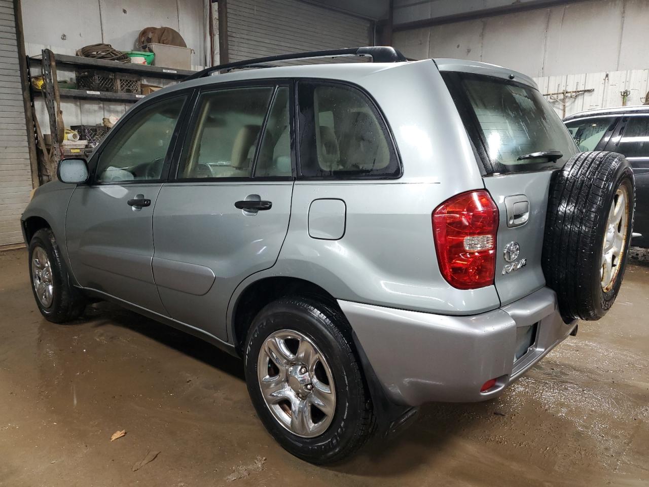 2004 Toyota RAV 4 - Image 2