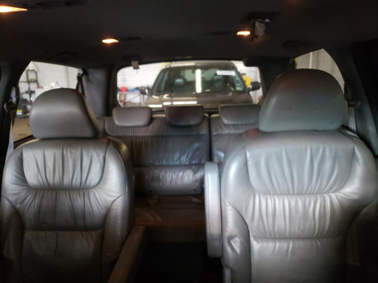 2010 Honda Odyssey - Image 10