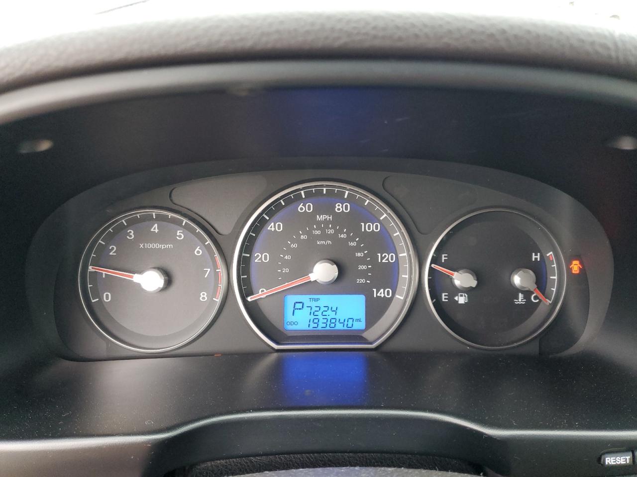 2012 Hyundai Santa Fe - Image 9