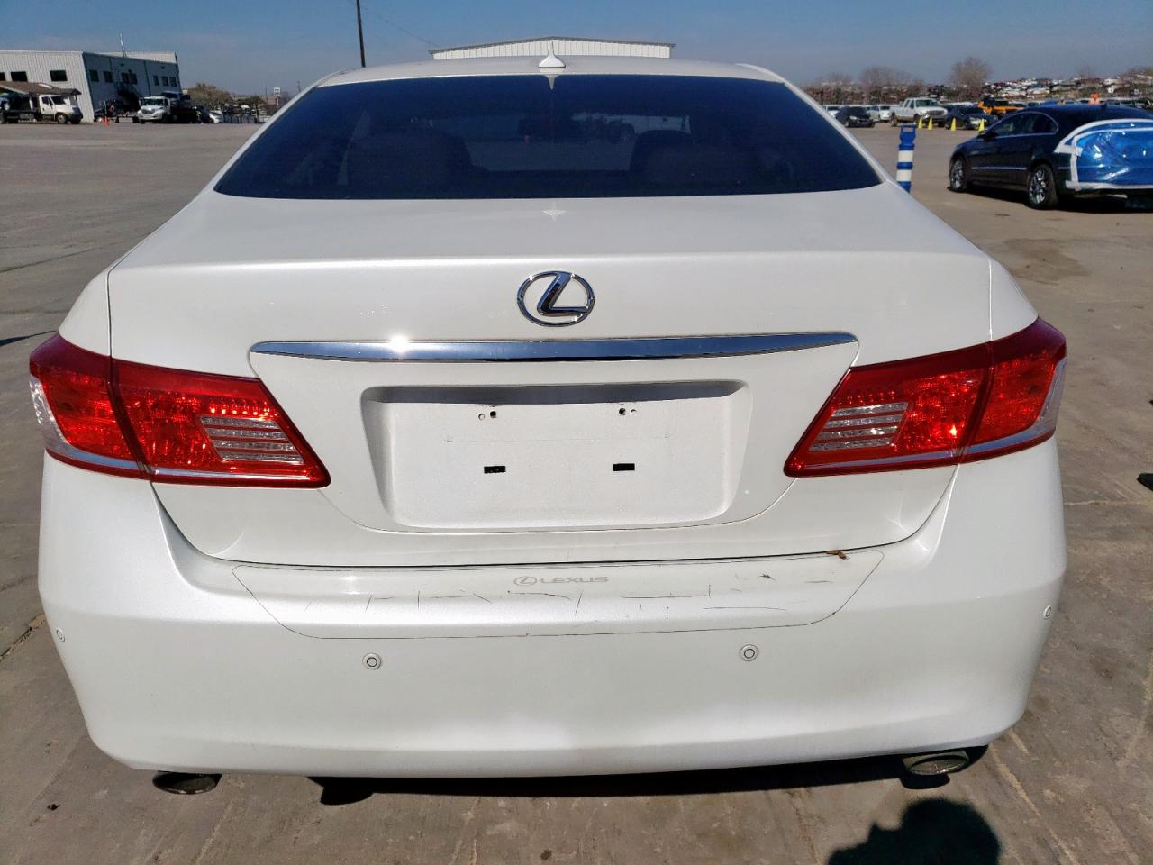 2011 Lexus ES - Image 6