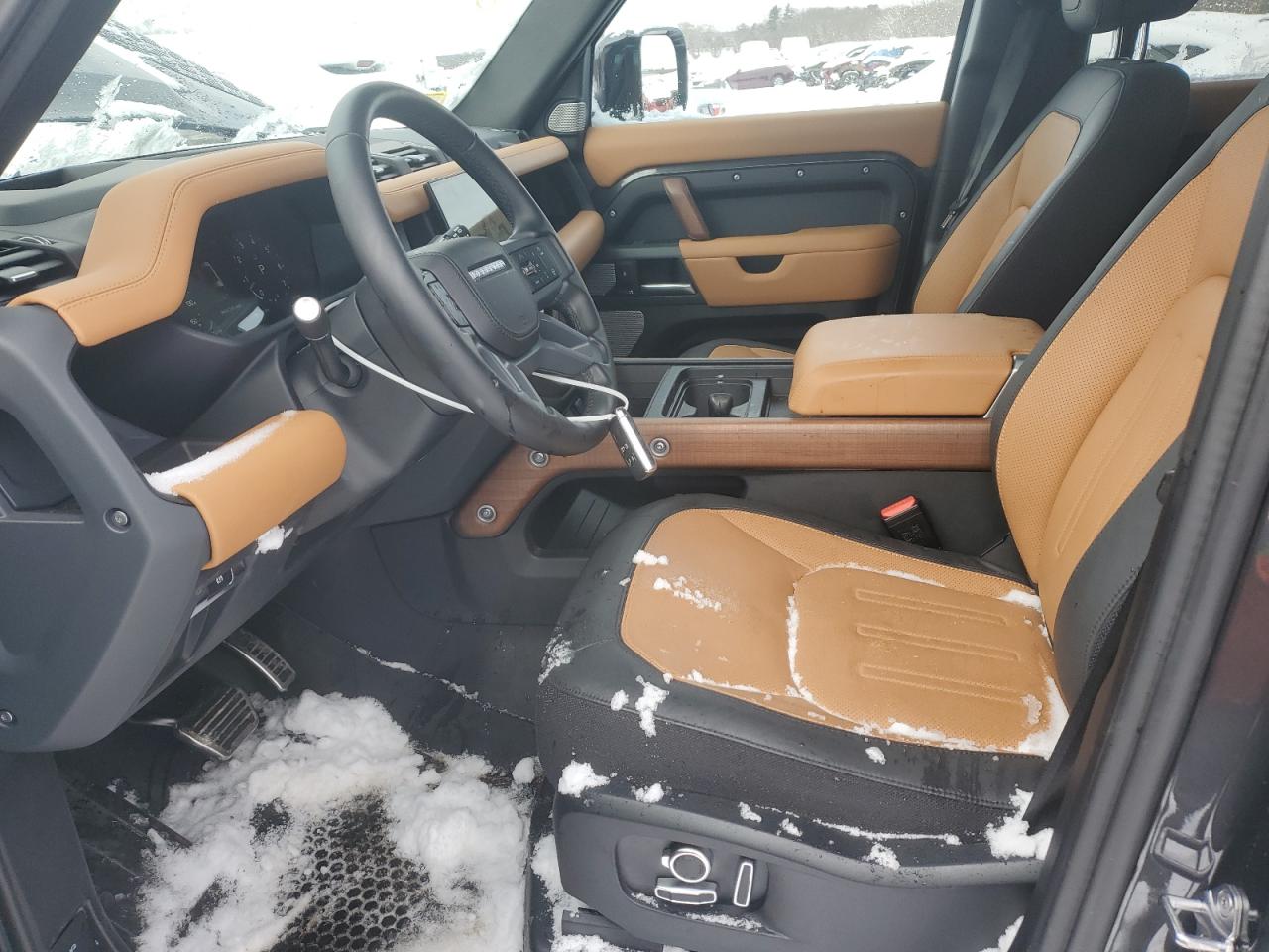 2024 Land Rover Defender - Image 7