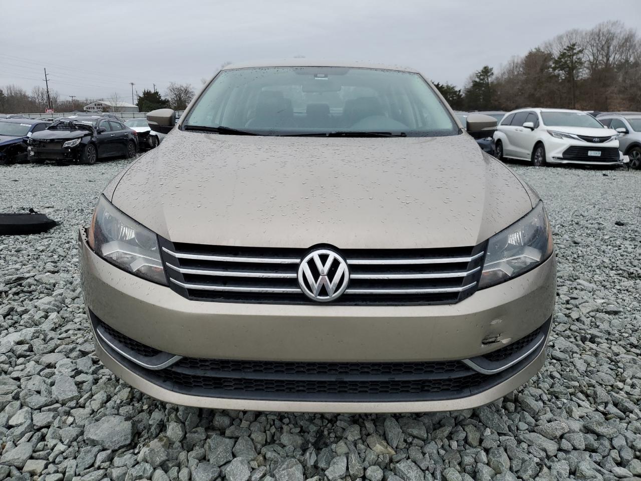 2015 Volkswagen Passat - Image 5
