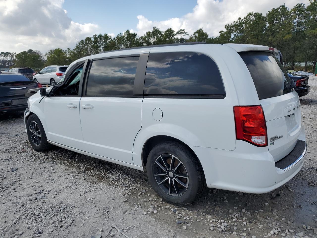 2018 Dodge Caravan - Image 2