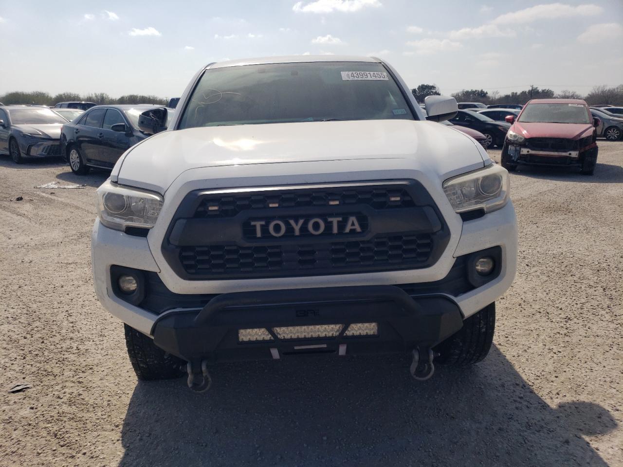 2017 Toyota Tacoma - Image 5