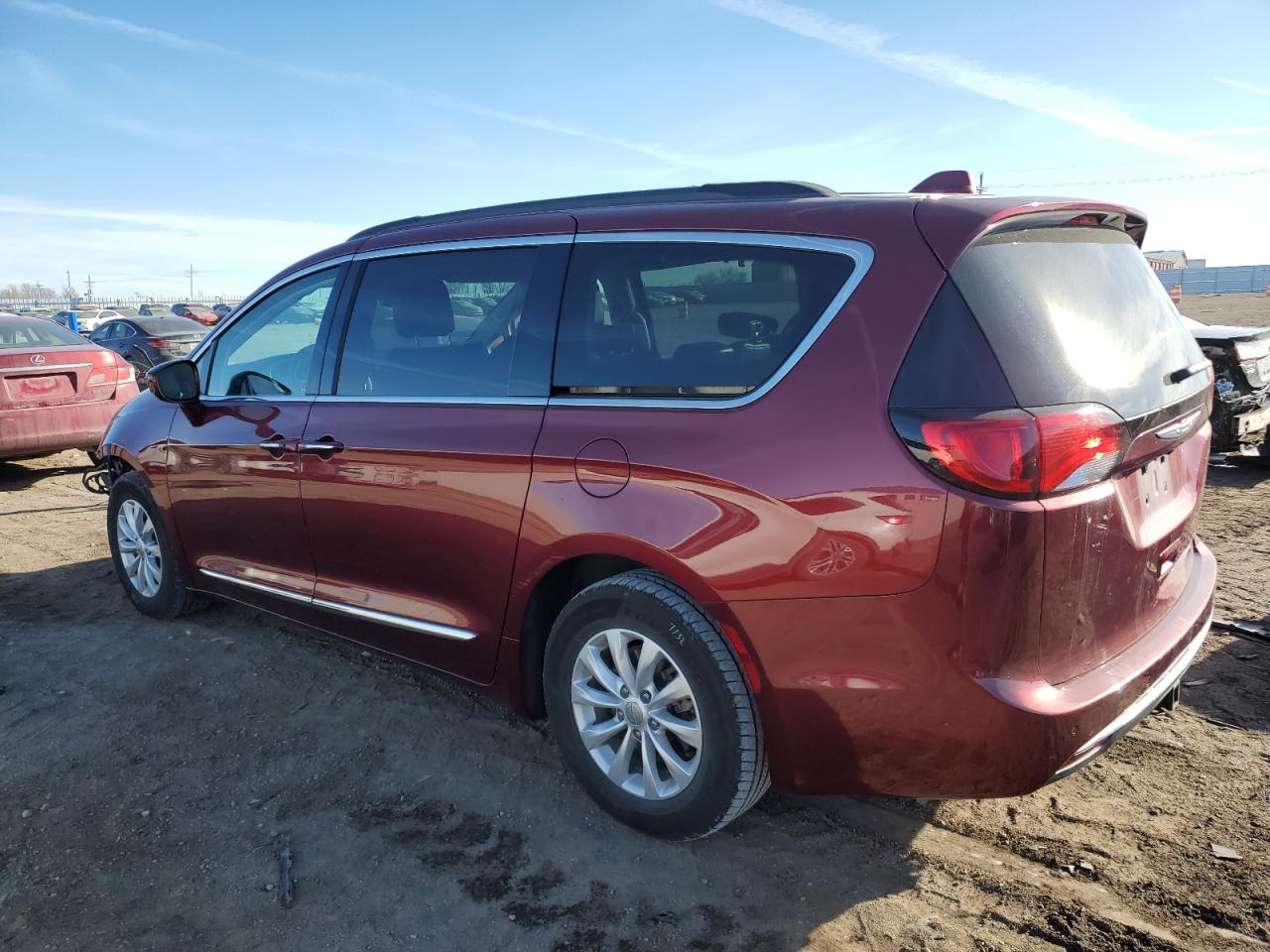 2017 Chrysler Pacifica - Image 2