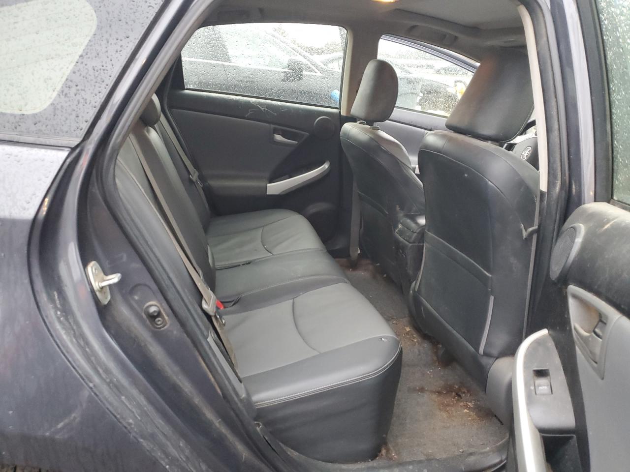 2013 Toyota Prius - Image 10