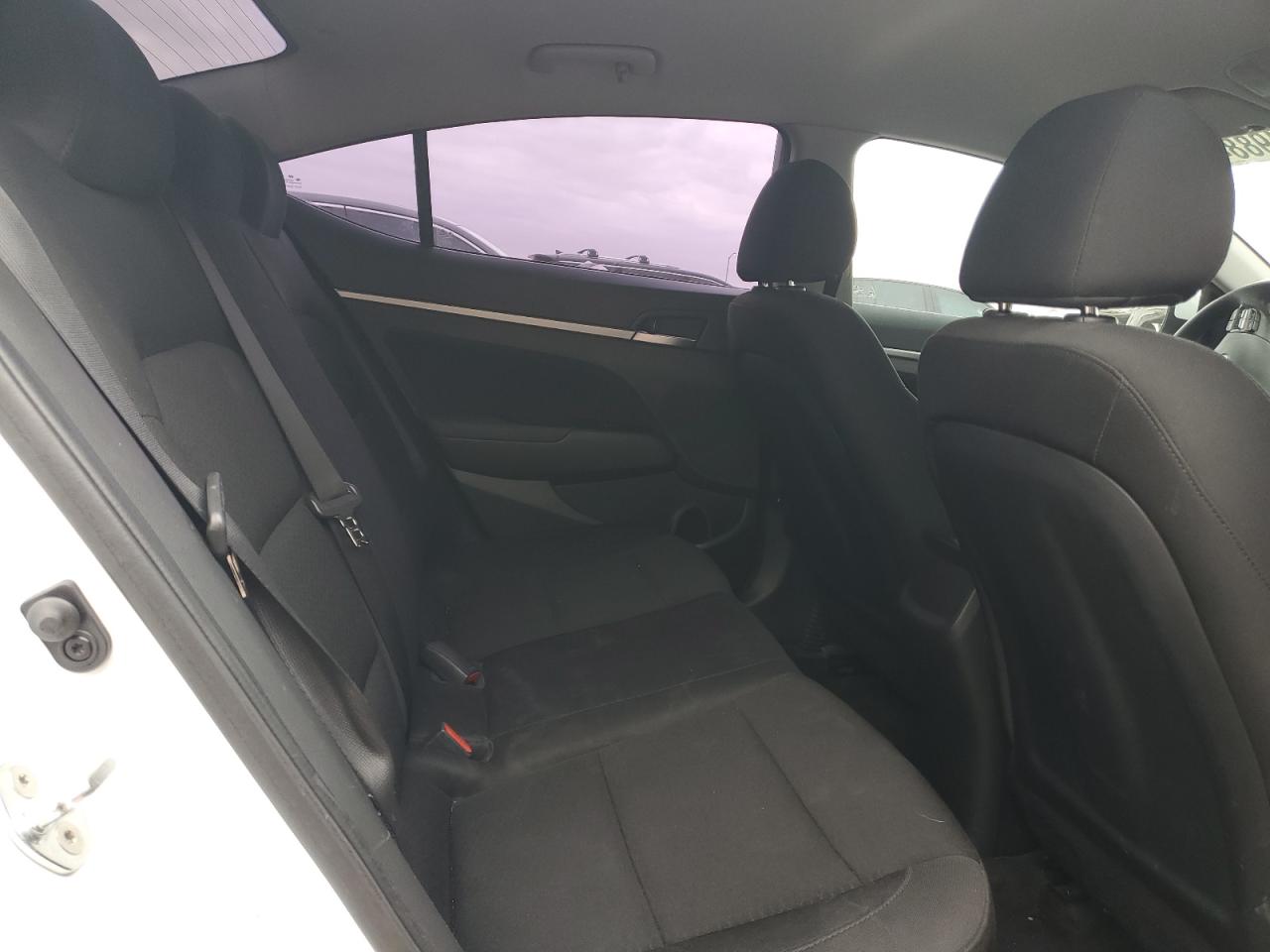 2020 Hyundai Elantra - Image 11