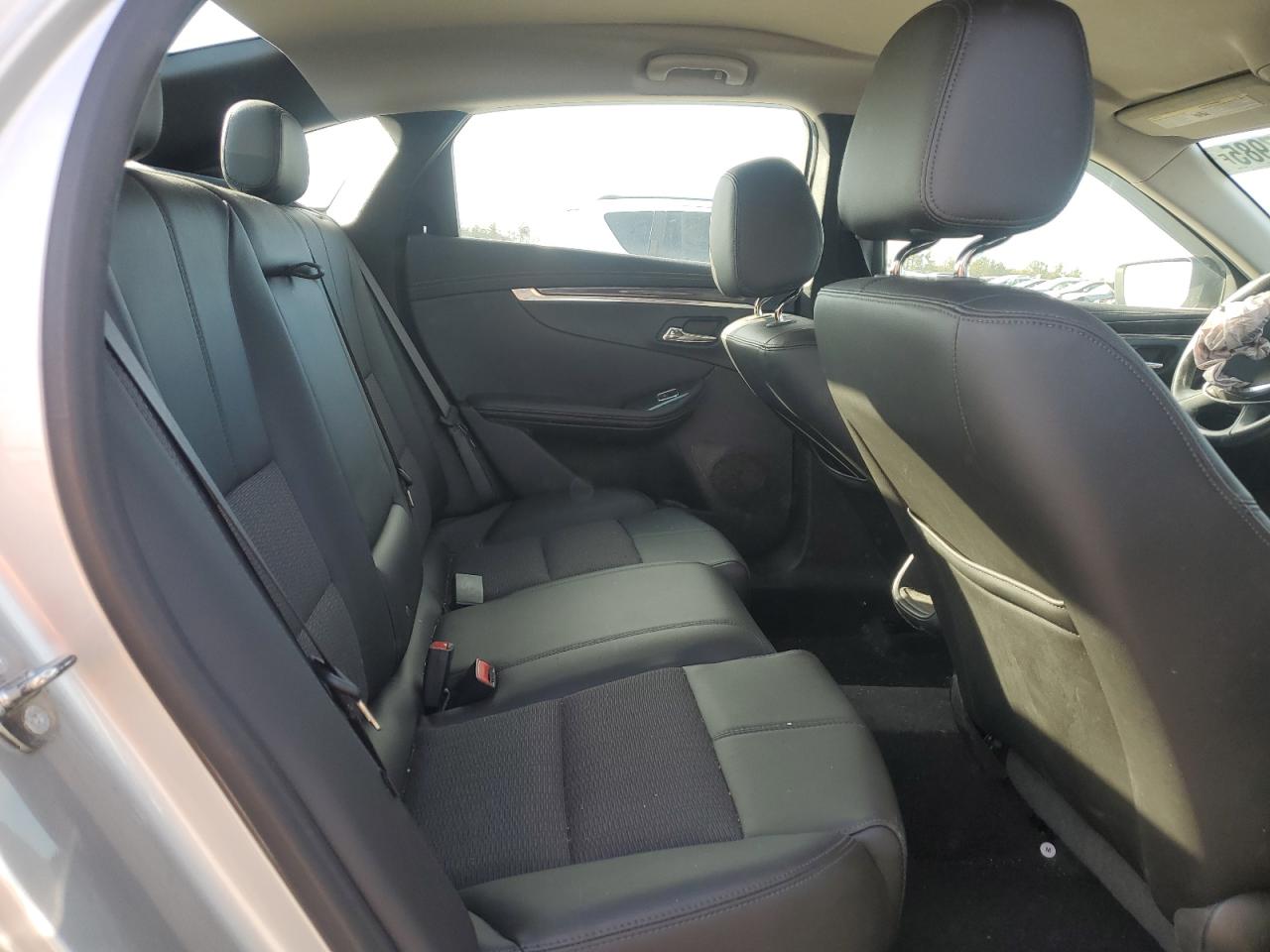 2017 Chevrolet Impala - Image 10
