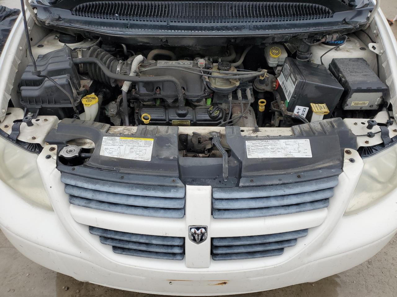 2005 Dodge Caravan - Image 12