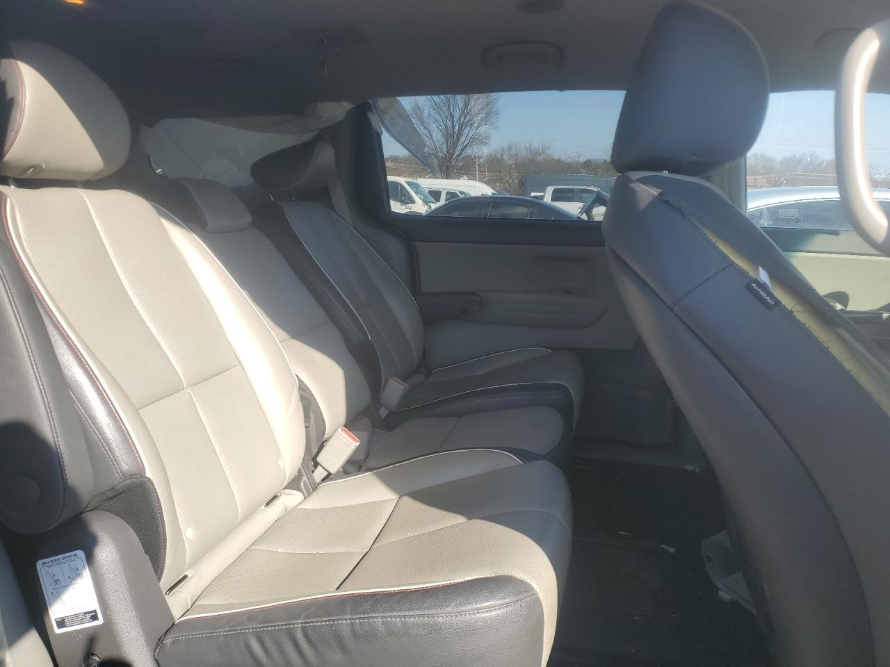 2016 Kia Sedona - Image 11