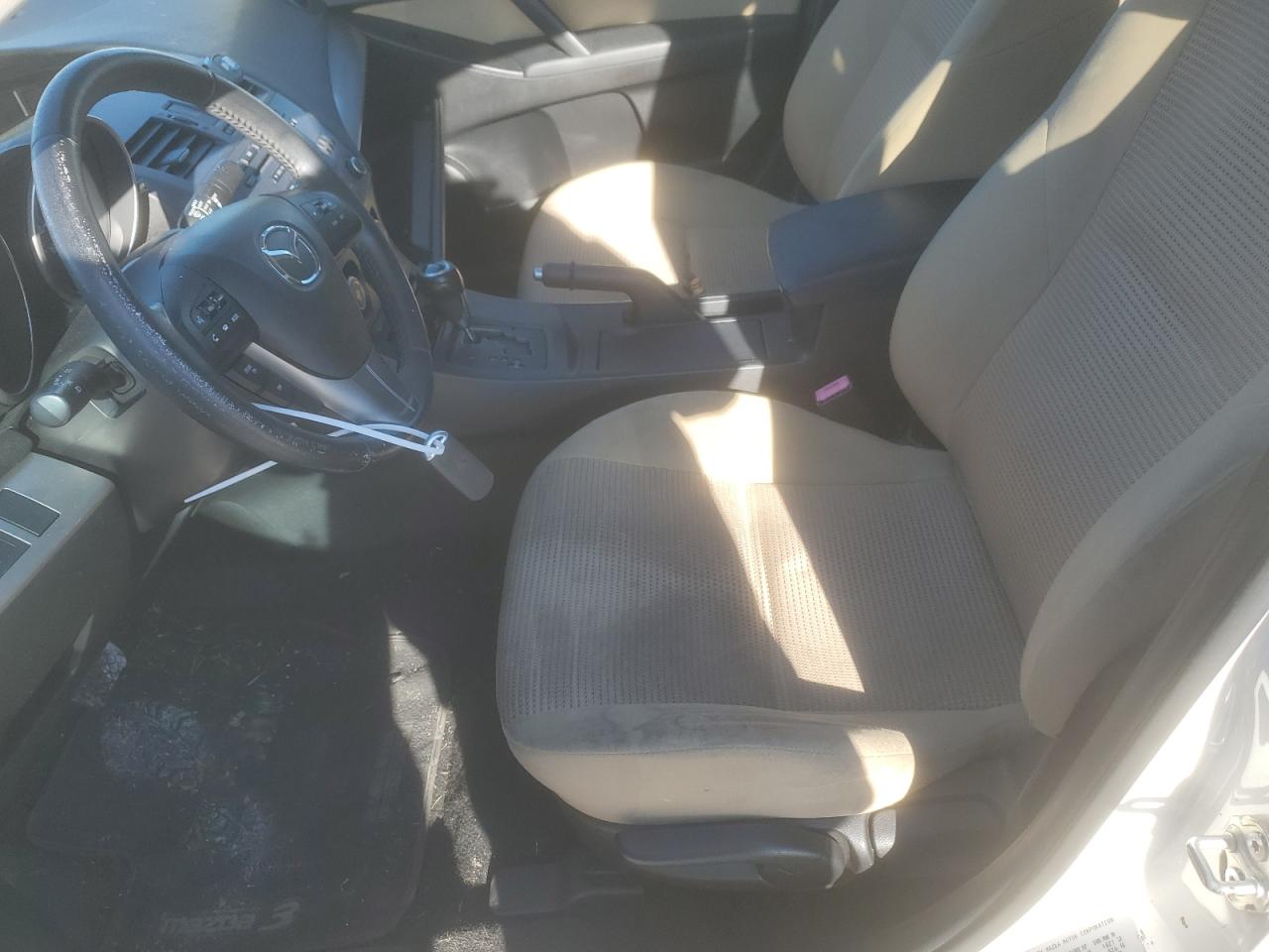 2013 Mazda 3 - Image 7