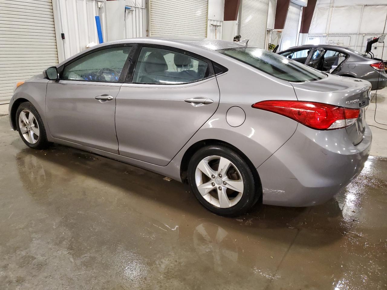 2011 Hyundai Elantra - Image 2